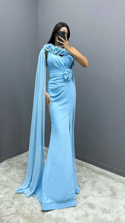 Bebe Mavisi Tek Omuz Gül Detay Pelerinli Tasarım Elbise